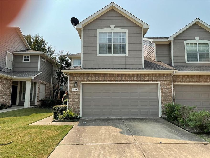 Brand new floors; ceramic and carpet upstairs with ceramic and vinyl downstairs!   Dramatic wall of windows, gorgeous treed view. Exquisite 2-story townhome. Sought after and HARD-TO-FIND 3 BR, 2.5 bath END UNIT. Provides utmost in low maintenance living. Upgrades incl. plantation shutters for all windows, track lighting, beautiful 42 inch cabs, awesome kit. with breakfast bar and nook, refrigerator, French drs leading to charming landscaped bkyd great place for morning coffee or entertaining. Community pool.