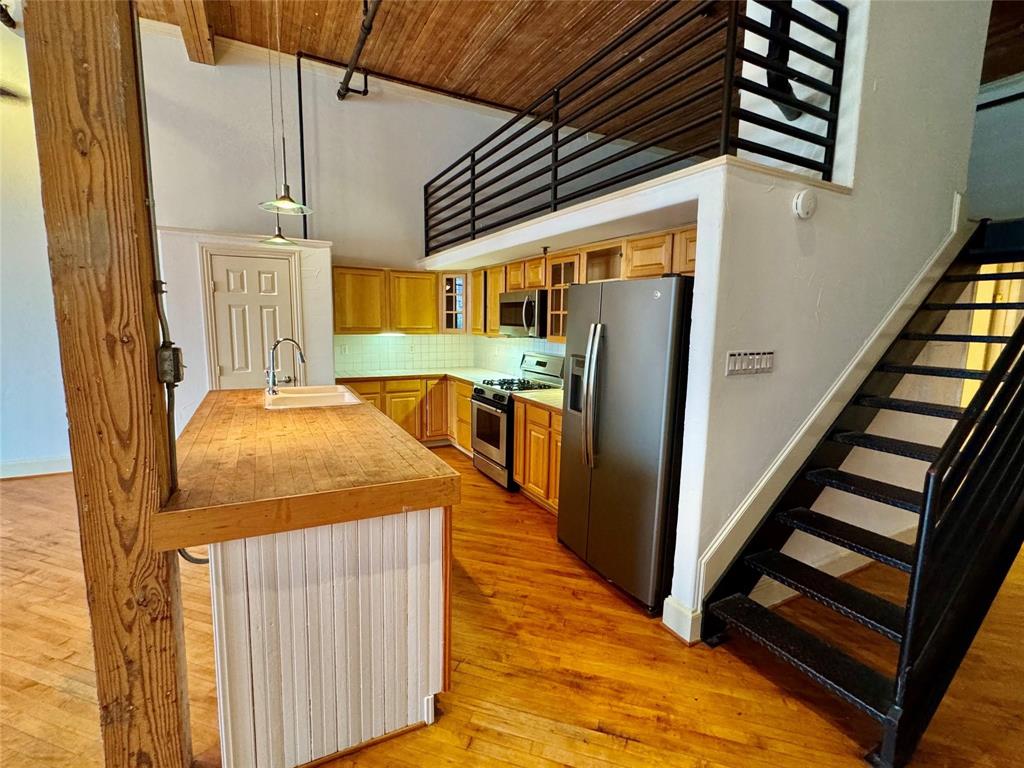 3026 Commerce Street 205