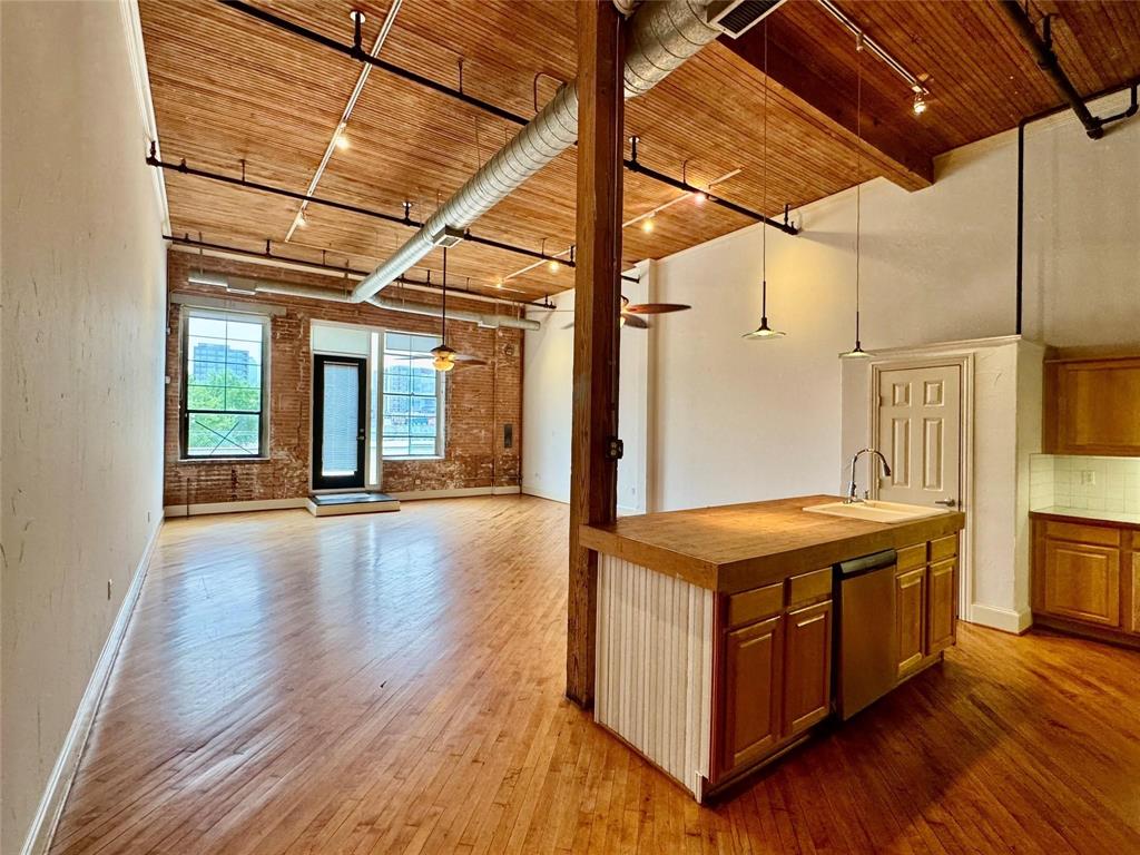 3026 Commerce Street 205