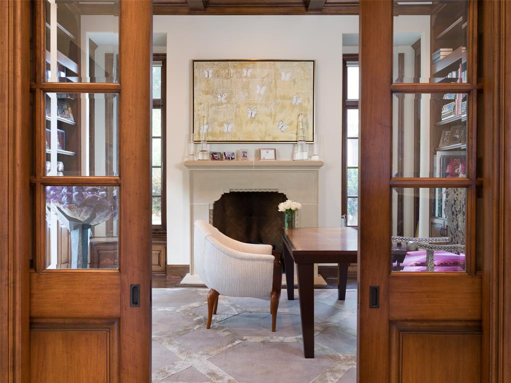 6442 Lakehurst Avenue