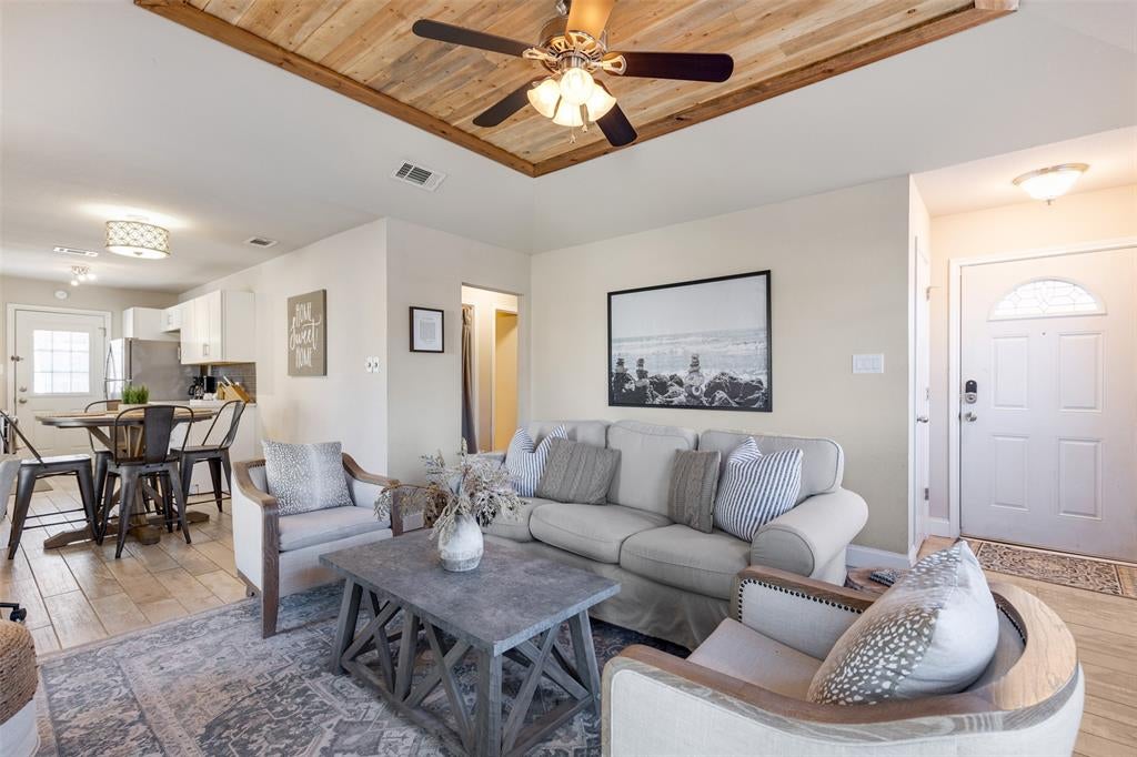 2918 Clover Lane
