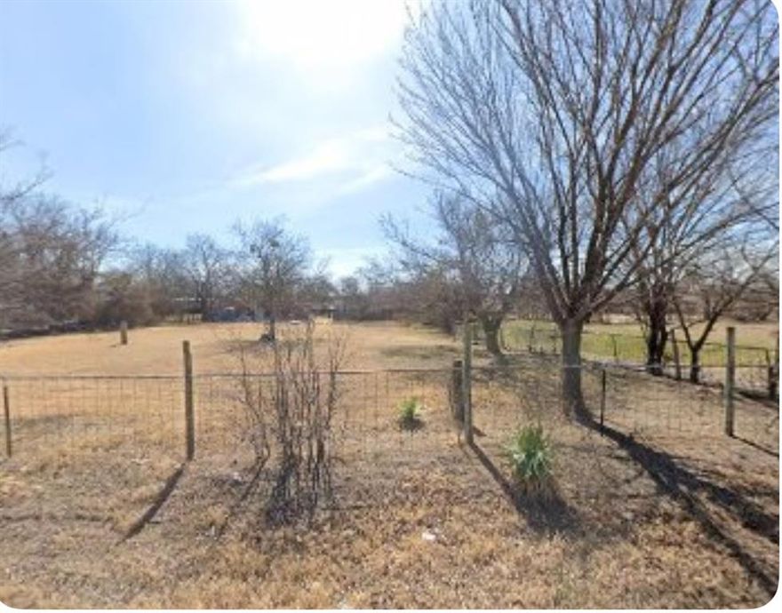 Huge Lot almost a full acre.  Perfect for a new built home in the city limits and close to downtown Fort Worth and other entertainment and attractions.