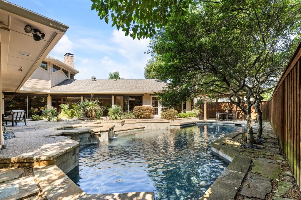 8907 Meadowknoll Drive