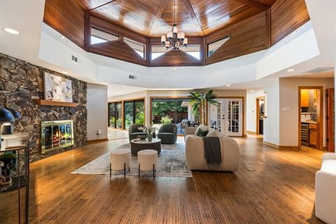 8907 Meadowknoll Drive Dallas TX 75243