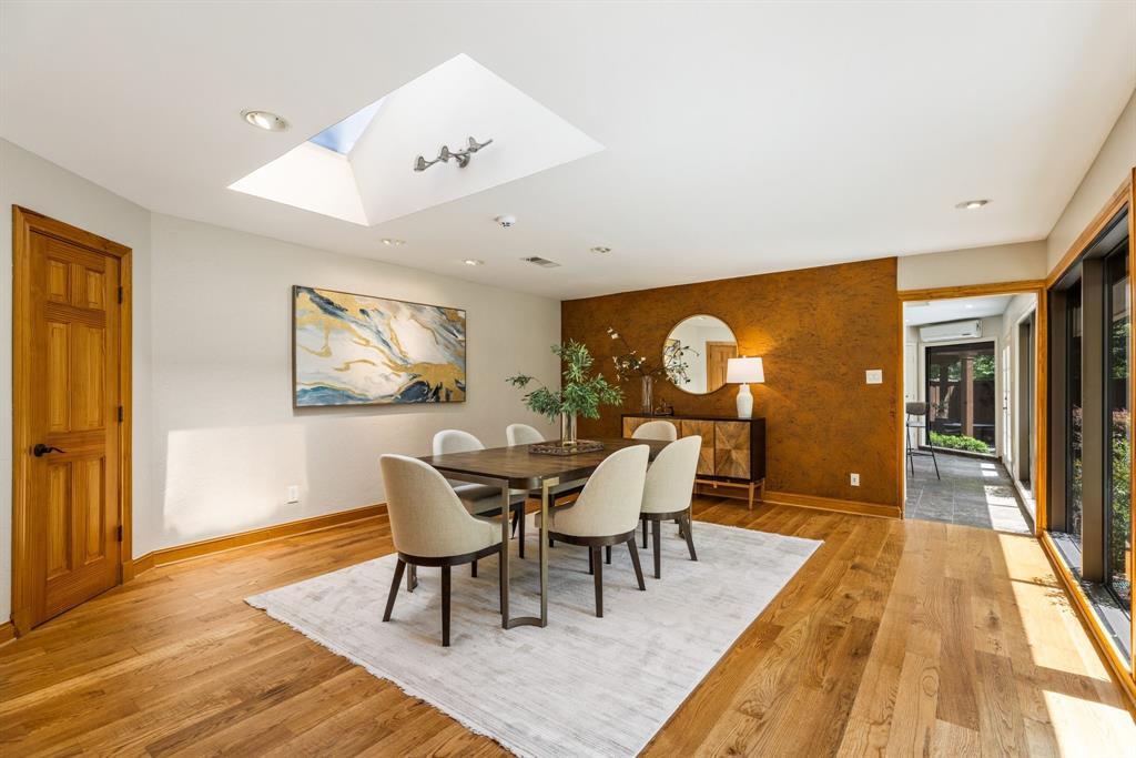 8907 Meadowknoll Drive