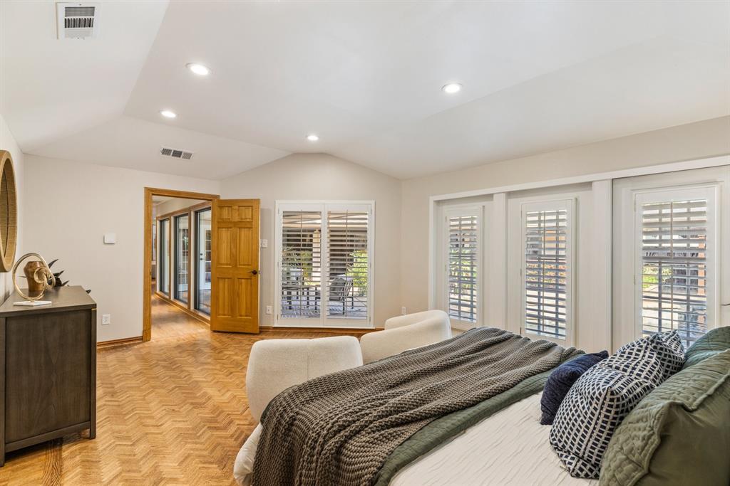 8907 Meadowknoll Drive