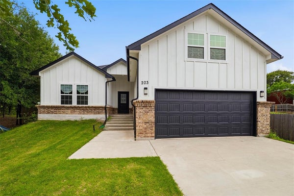 203 PIONEER DR, KEENE, TX 76059 - Image bedfd210e1dd8f01126e45ed94a78cdc/2499458099