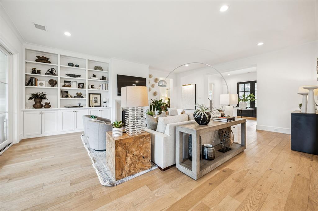 Walnut Hills Manor - Residential