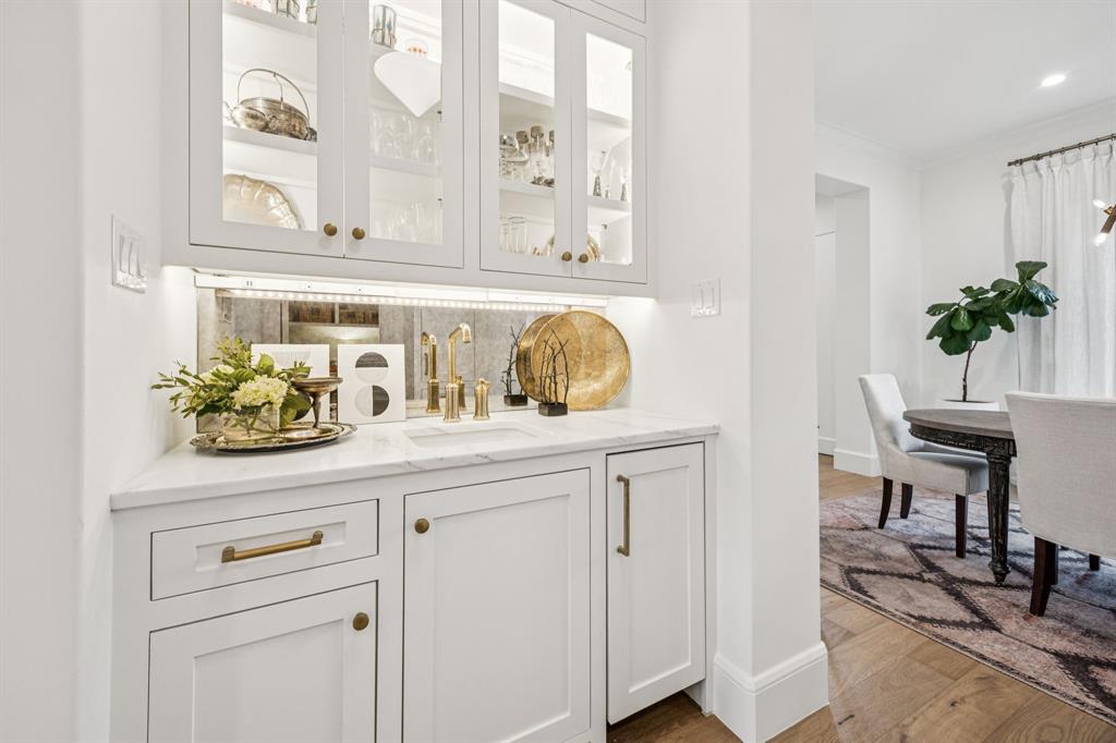 Walnut Hills Manor - Residential