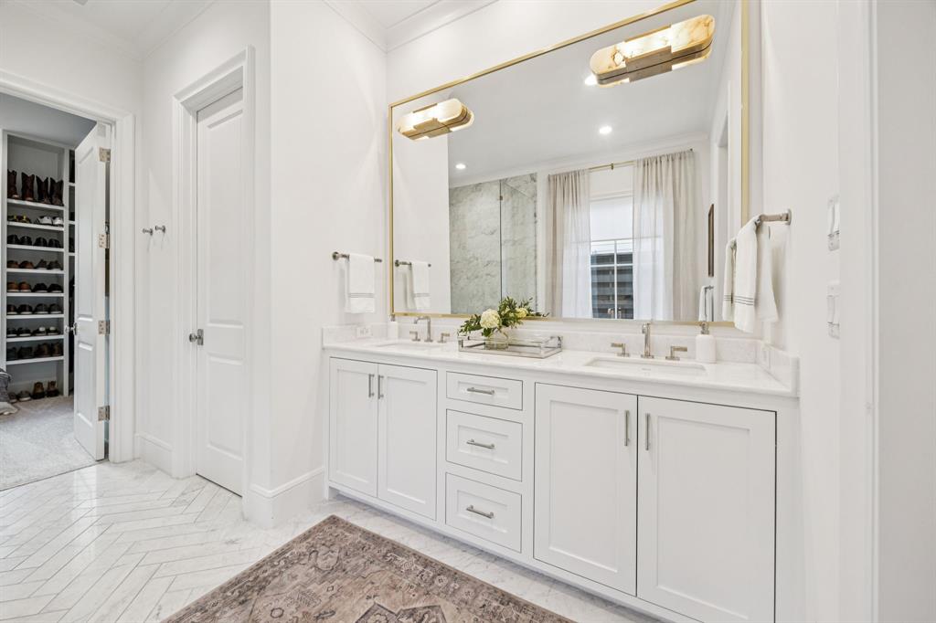 Walnut Hills Manor - Residential