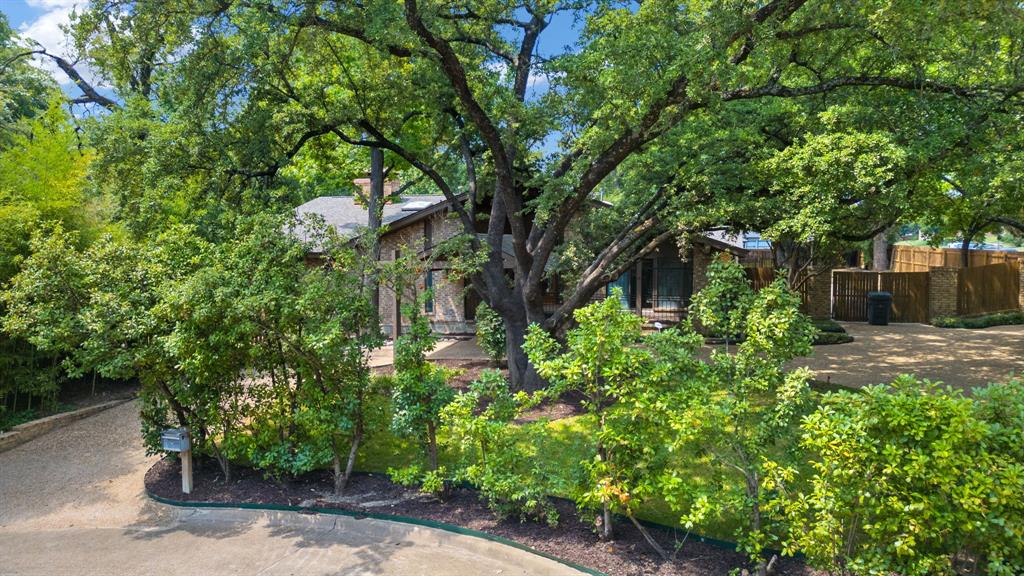 7608 Royal Place