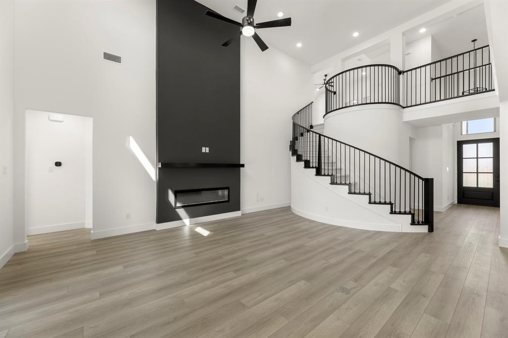 Valencia On The Lake - Residential