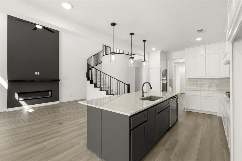 Valencia On The Lake - Residential