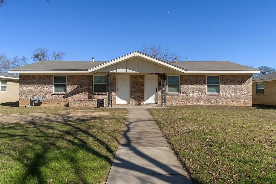 This full duplex would make a great investment property. Each side has 2 bedrooms and 1 full bathroom. A detached garage sits behind the duplex. 2511 is tenant occupied until 3-31-2026. Current rent is $1230. Sold as is. The seller will make no repairs.
