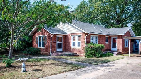 504 W Oak Olney TX 76374