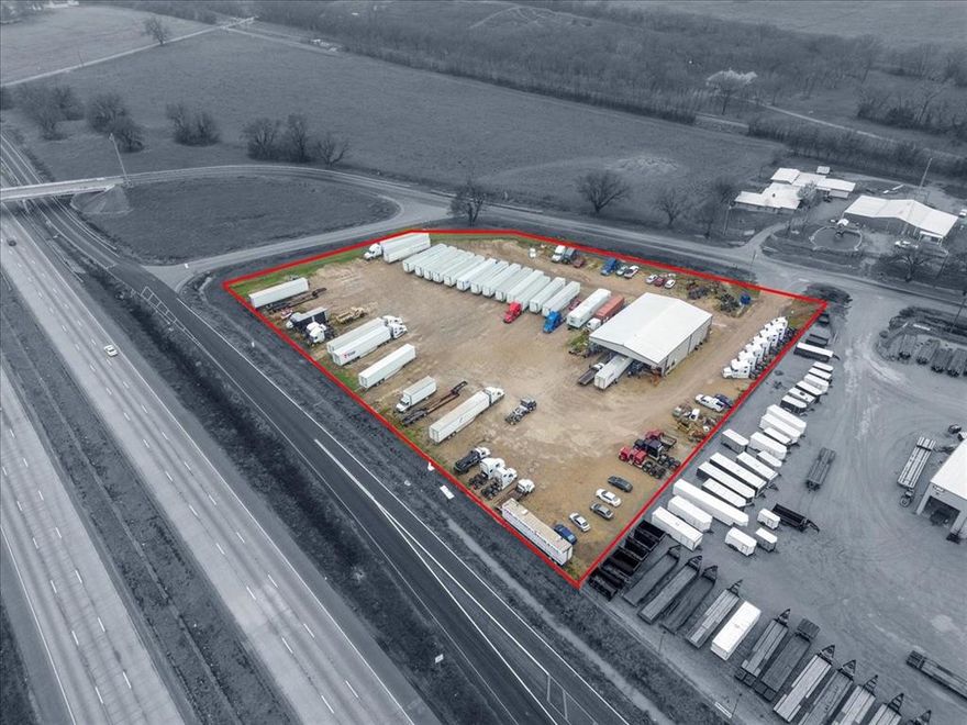 Location, location, location 3.124 property directly off IH-45 ramp, exit 262 in Ellis County. Tract has 1,100 feet of frontage on IH-45. This site has 45,000 cars per day traffic count. The freeway exit site is 20 minutes from downtown Dallas. Great location to bring to all your business ideas; Gas station, truck stop, truck semi, trailer parking, High way services, or fast food. Direct exit and ramp; easy access. High visibility from North and Southbound IH-traffic45 traffic. Water and electricity to the property.

4,307 sqft building was built in 2022 it is currently used for 18-wheeler parking and a repair & service stop.