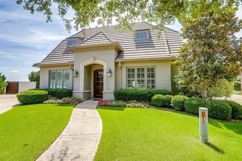 Photo of 4709 Marbella Circle, Fort Worth, TX 76126 (MLS # 21102037)