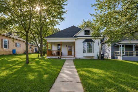 Photo of 1322 Sears Street W, Denison, TX 75020 (MLS # 21309903)