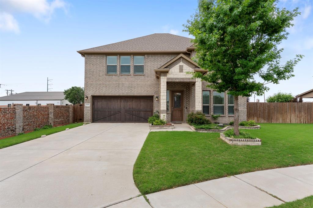 976 E Villas Court