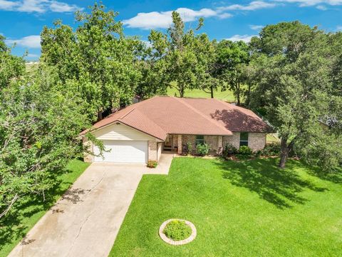 Photo of 504 Kim Avenue, Ennis, TX 75119 (MLS # 21297570)