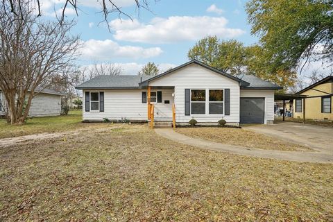 Photo of 305 Westvue Street, Terrell, TX 75160 (MLS # 21134957)