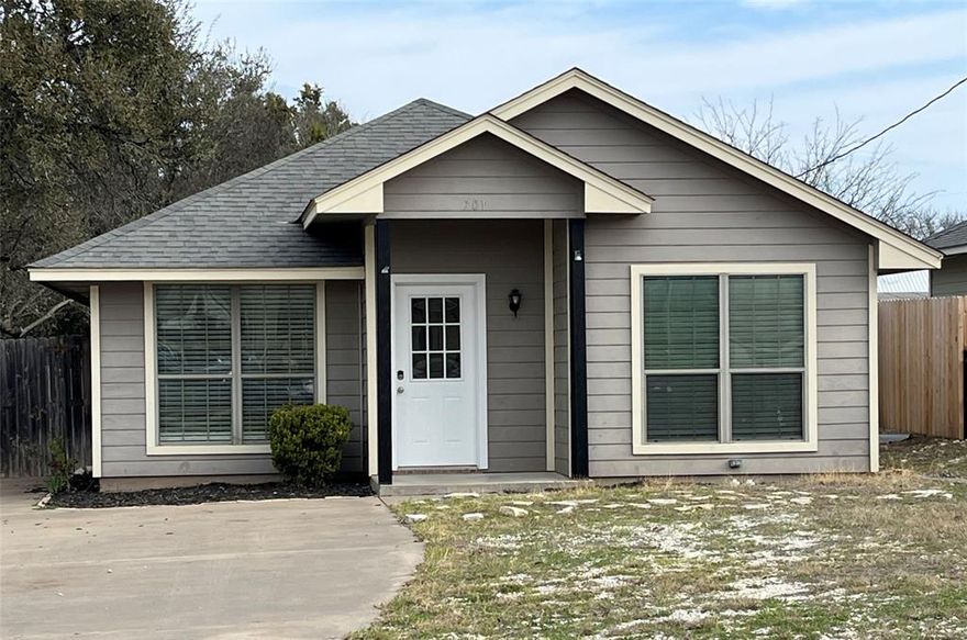 Nice recently remodeled home in convenient location in downtown Glen Rose.