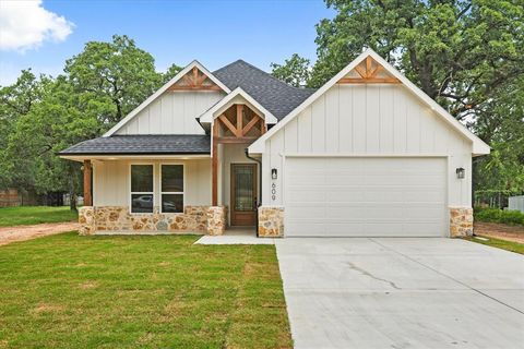 609 N Stewart Street Azle TX 76020