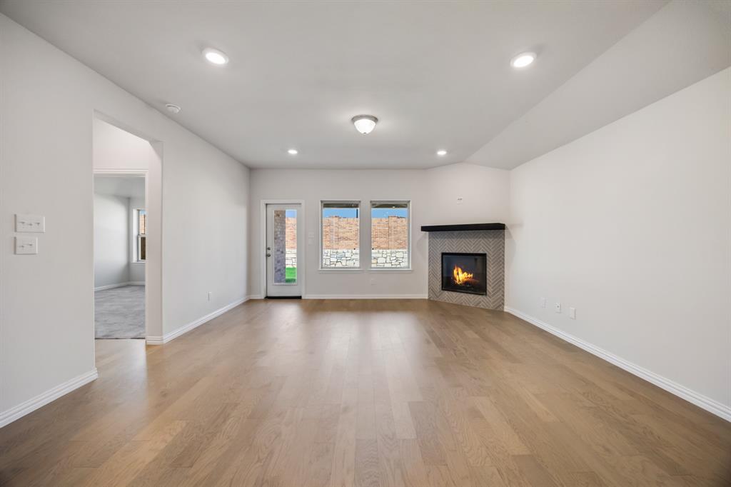 1906 Sandpiper Way