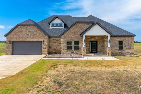 Photo of 3055 County Road 4301, Greenville, TX 75401 (MLS # 21164188)