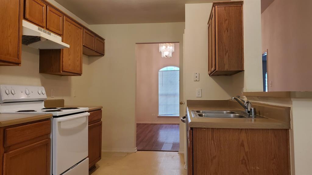 Photo 9 of 10 of 615 Yarrow house
