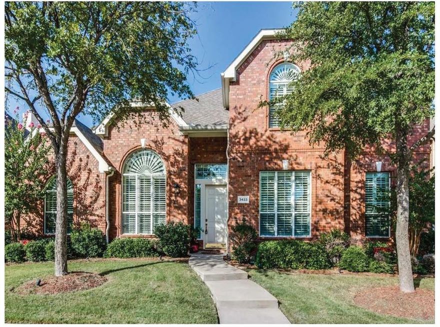 ****Bedrooms newly repainted*****Stunning property in Gated community with resort-style living! Highly ranked schools near Frisco ISD. Soaring ceilings, Plantation Shutters, Tiled Two Story Entry, Formals, Wrought Iron Stairs, Dual Staircases, Double Crown Moldings, Butler's Pantry, Upgraded Cabinetry & Hardware, Undermount Lighting, Stainless Appliances, Double Ovens, Breakfast Bar and Built in Desk. Double Mantle Wood Fireplace, Luxury Vinyl Plank Flooring throughout the home, Designer Paint, and double staircases. Master Suite on first floor with Sitting Area, Jetted tub, Framed Mirrors, Large Closets. 1 additional room on first floor with access to full bath. 3 bedrooms on second floor and large living area. Pool Size Backyard.
Pets case by case.