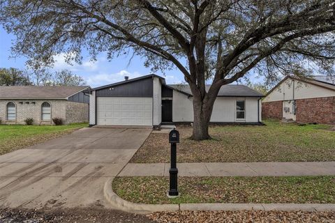 7449 Sandhurst Lane S North Richland Hills TX 76182