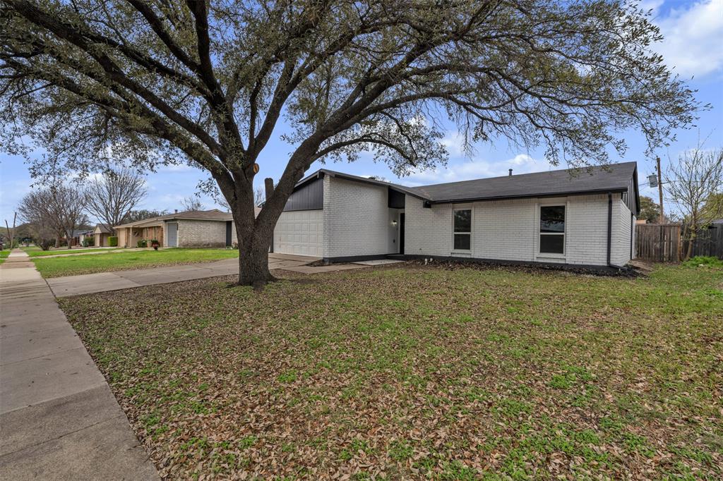 7449 Sandhurst Lane S