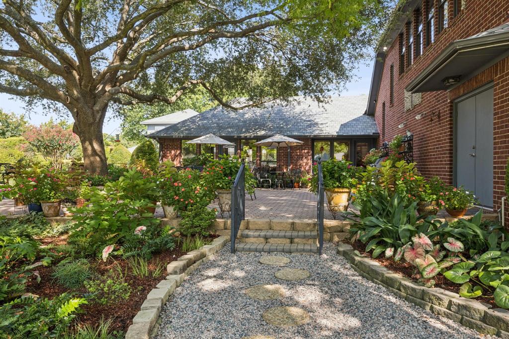 201 Oakwood Drive
