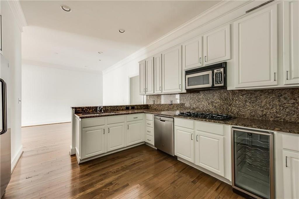 Manor At State-Thomas - Residential Lease