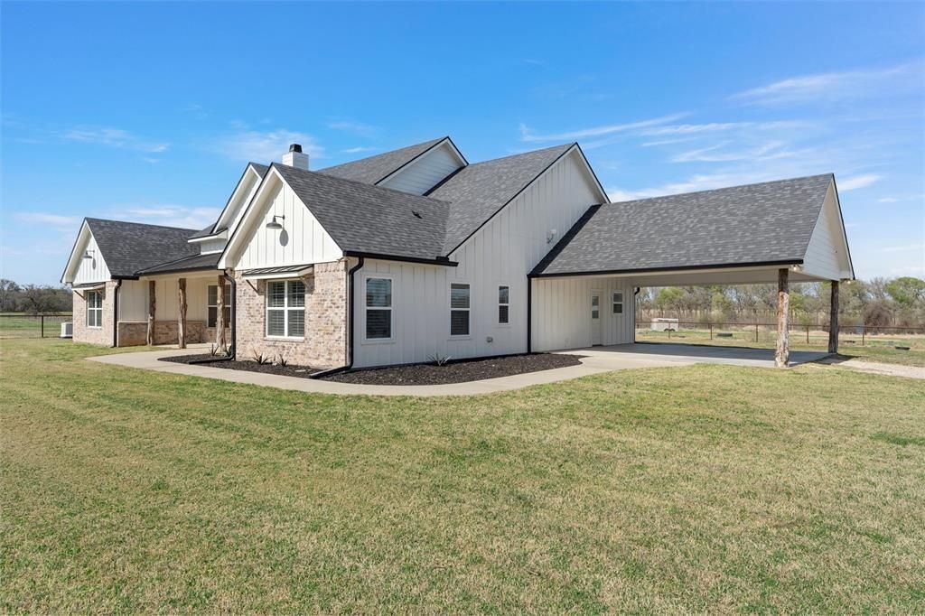 Photo of 399 Satin Rd, Chilton, TX 76632 (MLS # 21252518)