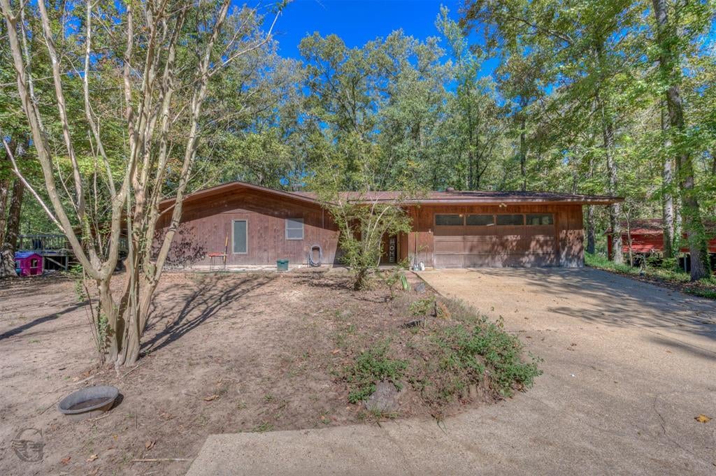 Photo of 4320 Circle Square Drive, Mooringsport, LA 71060 (MLS # 21406465)