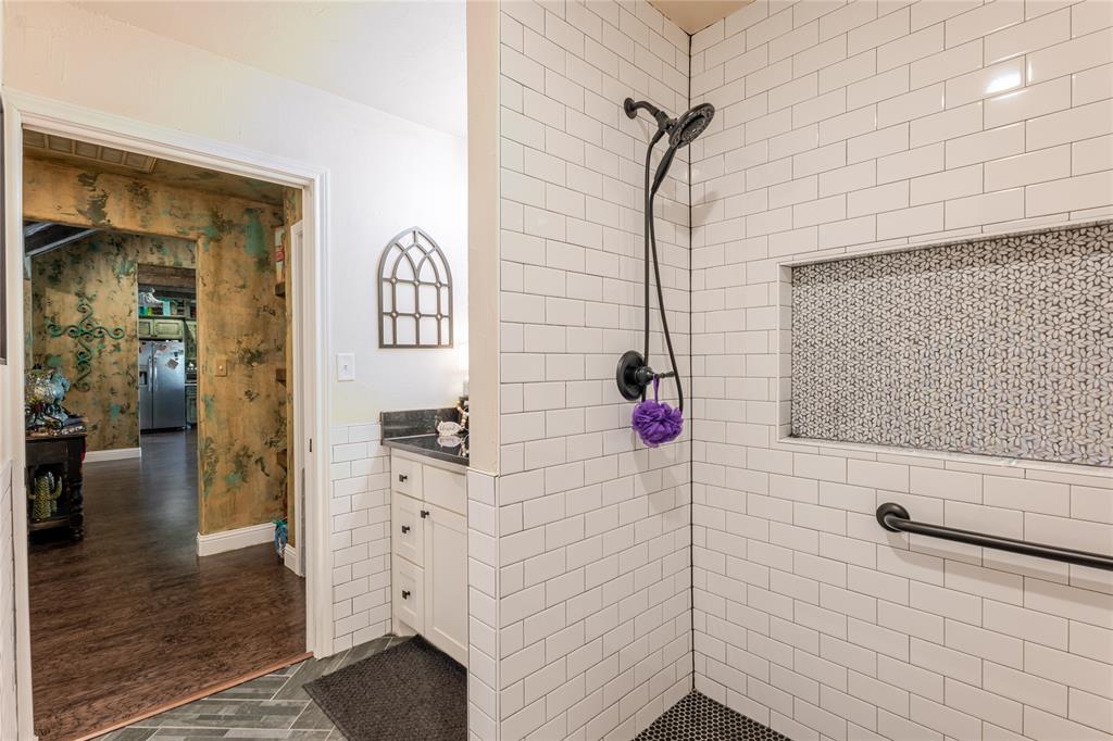 Bulldog Xing Ph 01 - Residential