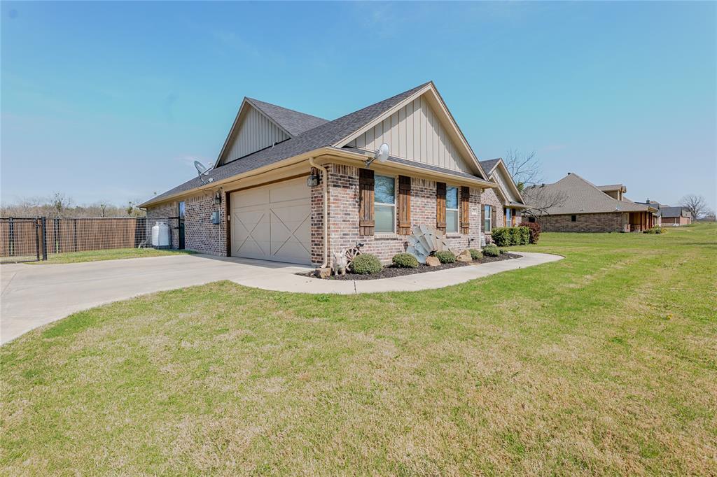 Bulldog Xing Ph 01 - Residential