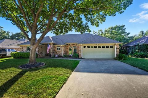 Photo of 2023 Harwell Street, Grapevine, TX 76051 (MLS # 21091890)