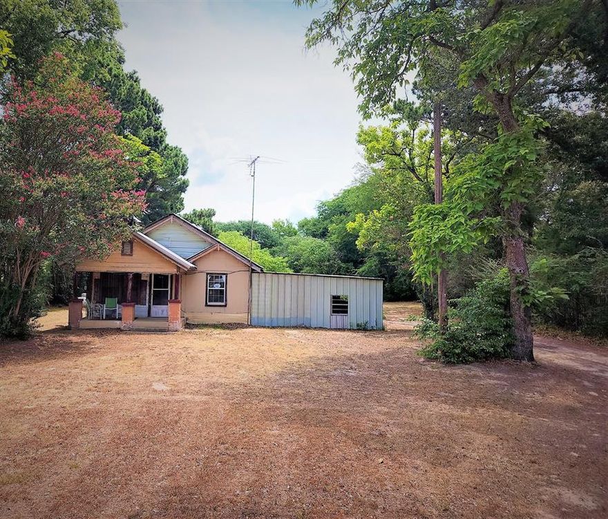 Home situated on an acre lot plus two additional lots totaling 3acres suitable for horses or cattle plus a pond for a water source for livestock.  Tremendous value in the land for many scenario's you just have to have to the vision to make it come to fruition!  This is a must see and won't last long bring you buyer and your imagination...