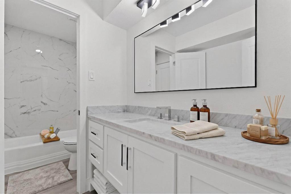 Villa De Royale Condos Bldg B - Residential