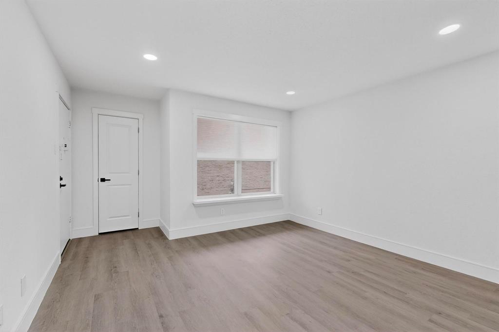 Villa De Royale Condos Bldg B - Residential