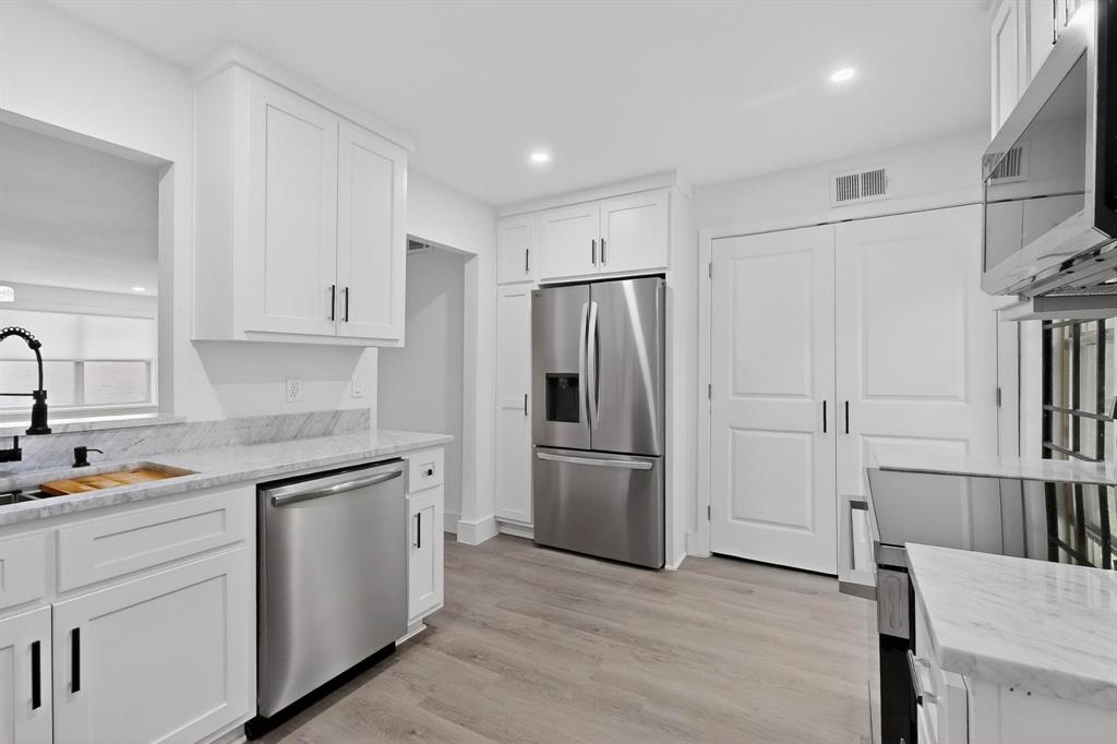 Villa De Royale Condos Bldg B - Residential