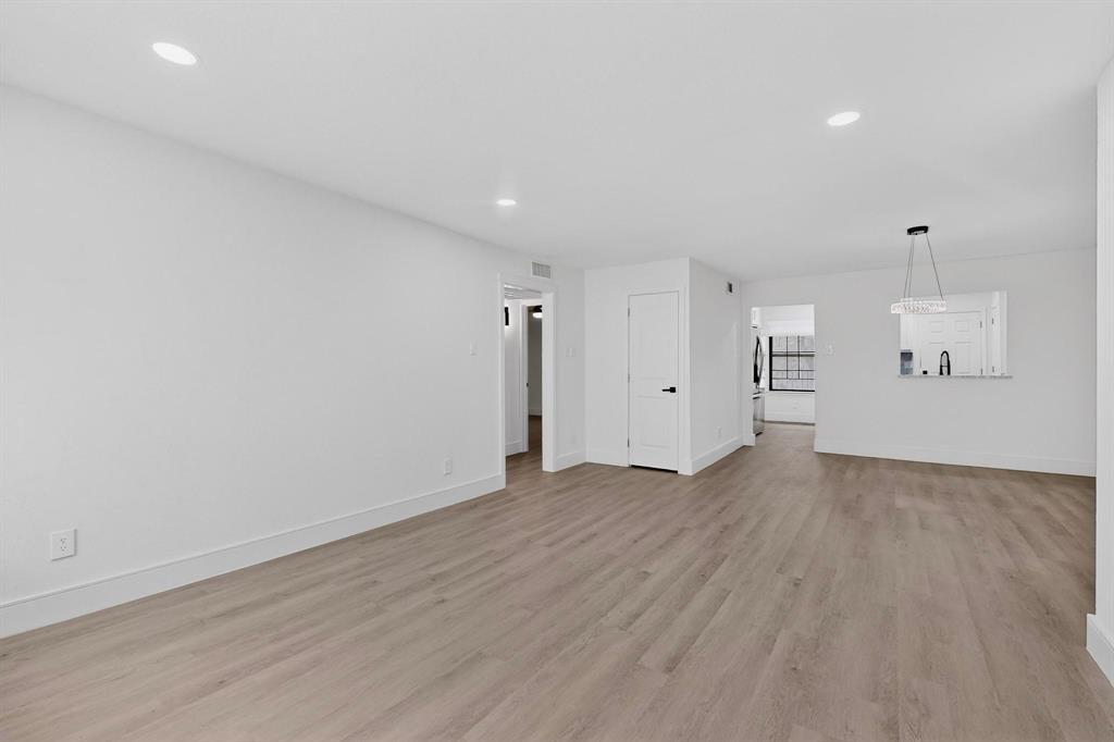 Villa De Royale Condos Bldg B - Residential