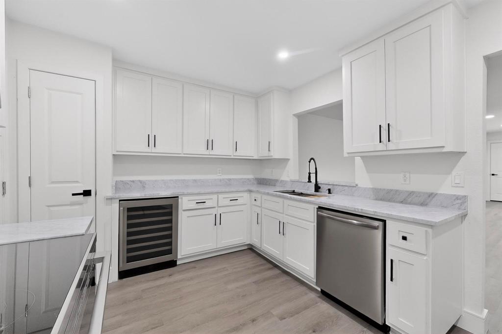 Villa De Royale Condos Bldg B - Residential