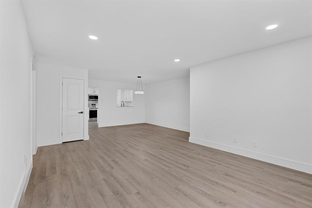 Villa De Royale Condos Bldg B - Residential