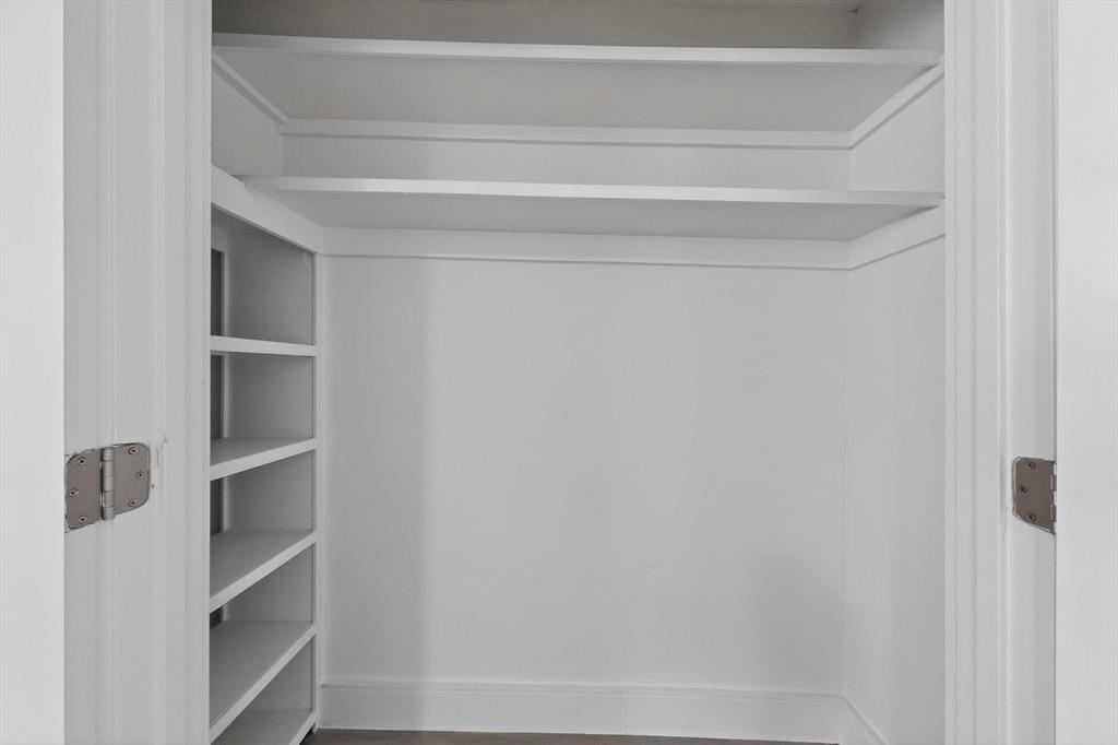 Villa De Royale Condos Bldg B - Residential