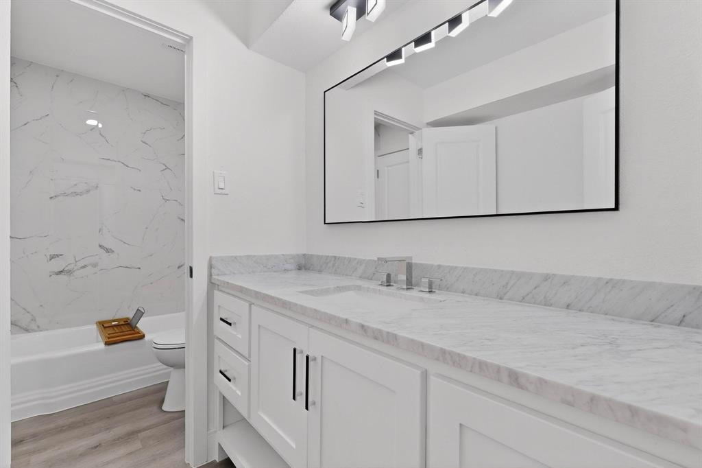 Villa De Royale Condos Bldg B - Residential