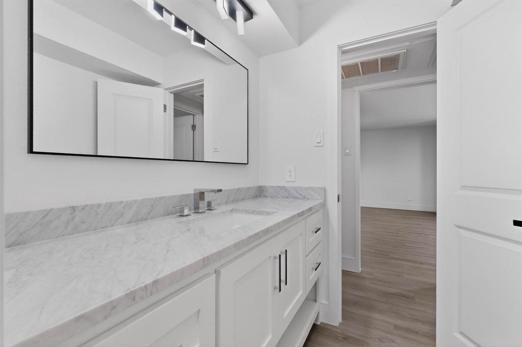 Villa De Royale Condos Bldg B - Residential